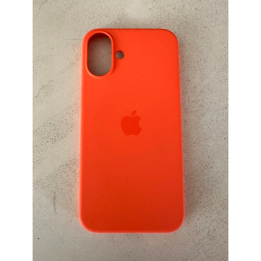 Apple iPhone 16 Plus Silicone Case MagSafe Camera Control